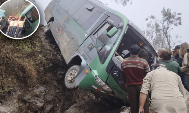 Bus lleno de turistas se despistó al retornar de Machu Picchu