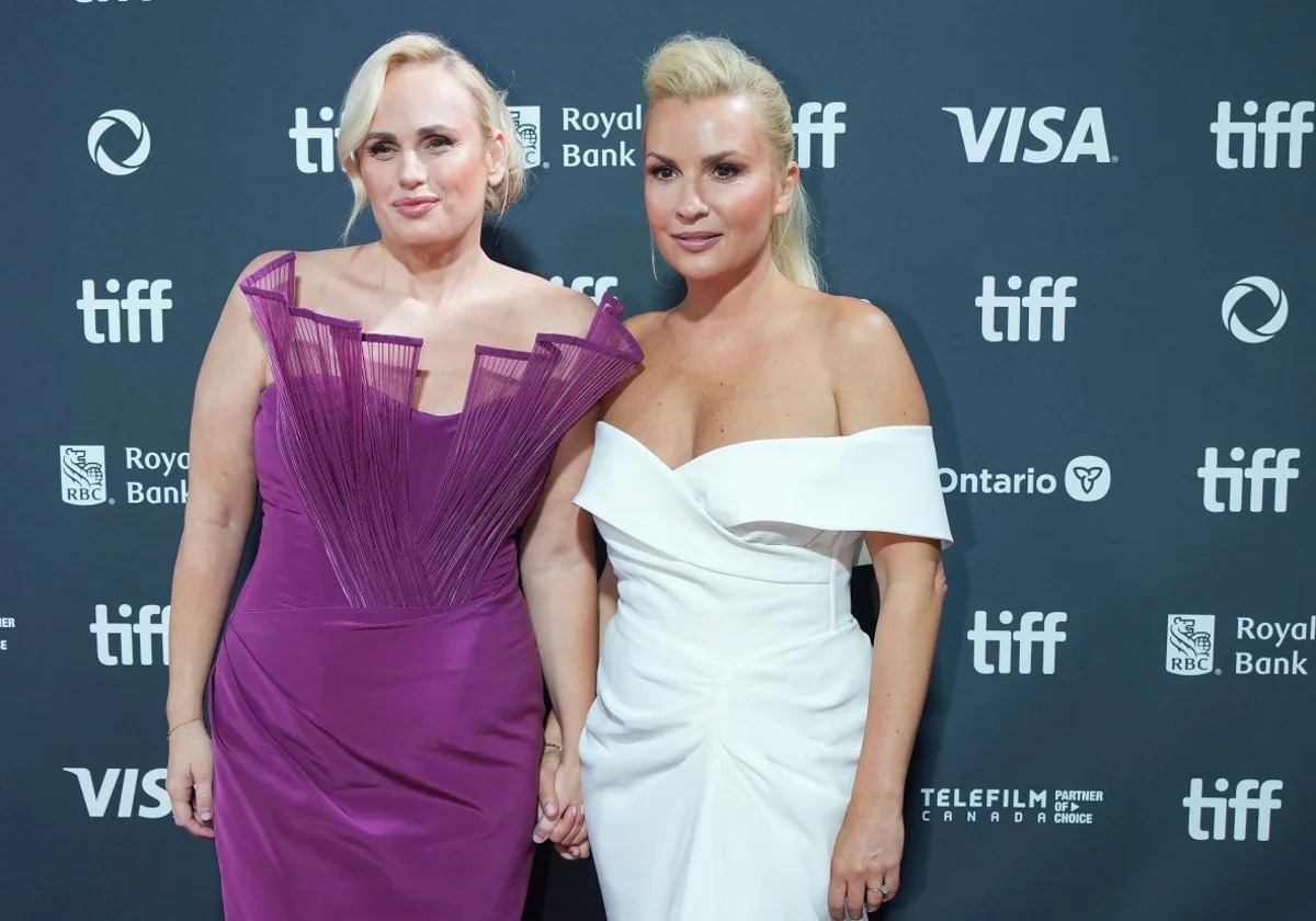 Rebel Wilson se casa con Ramona Agruma en una íntima ceremonia