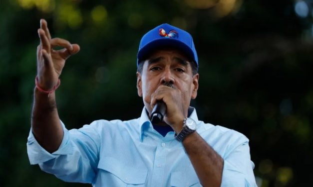 Maduro le solicita al espíritu de Maradona que asuste a Javier Milei