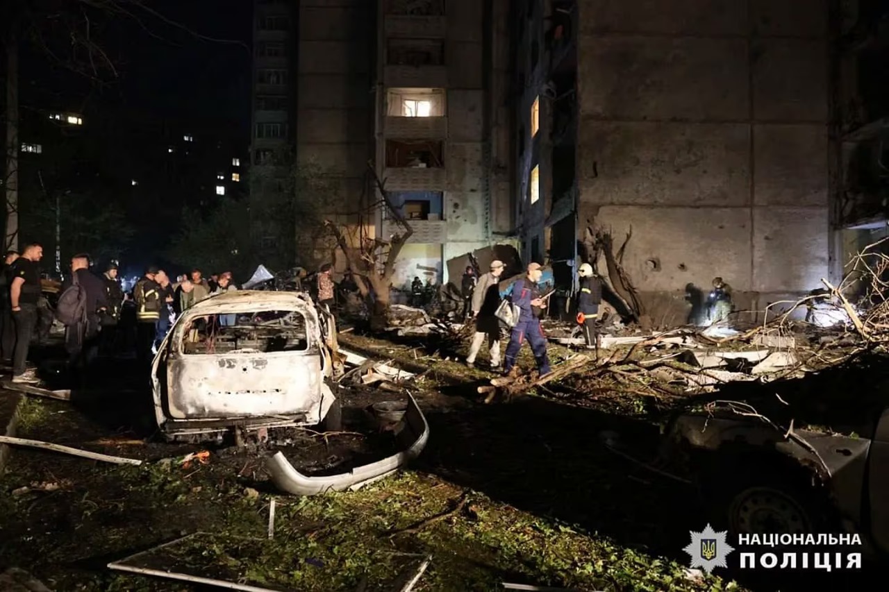 Ataques rusos en Kharkiv dejan 21 heridos y continúan los bombardeos en Ucrania