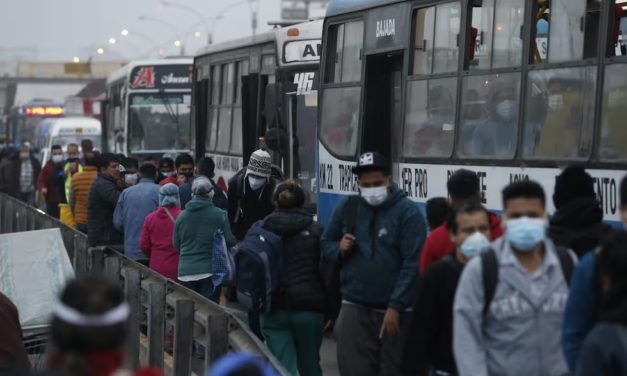 Dirigente de transportistas advierte realizar un "paro indefinido"