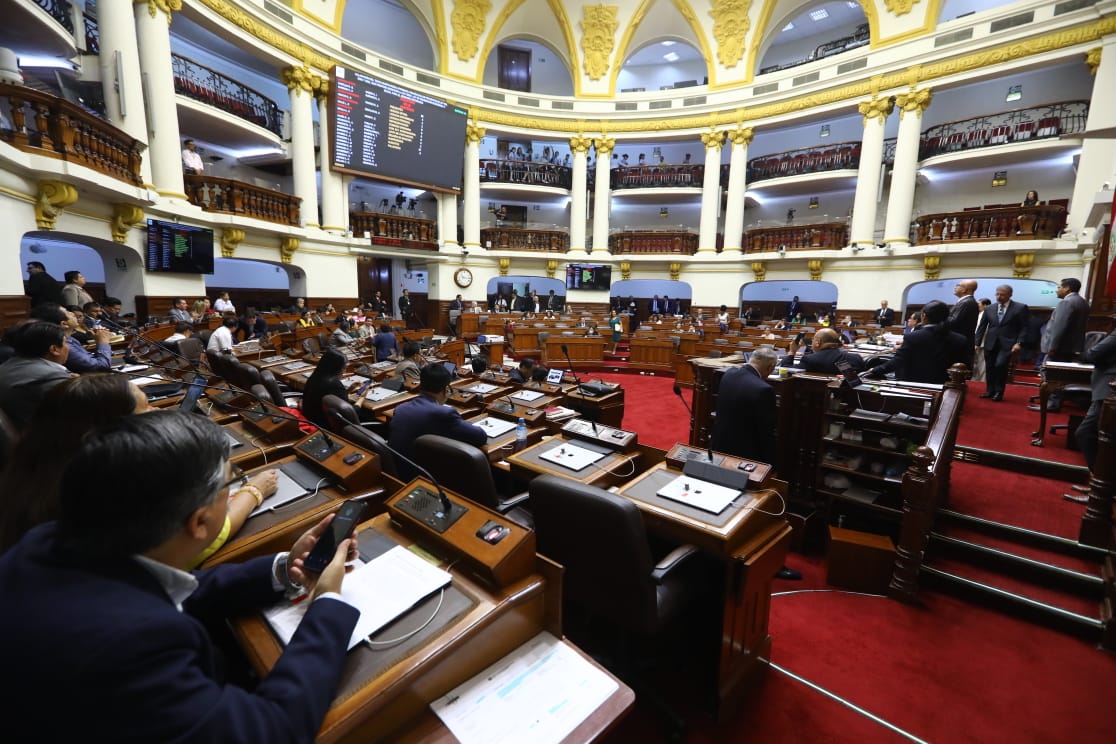 Pleno del Congreso niega permiso de viaje a Dina Boluarte.