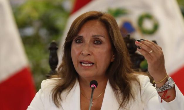 Susel Paredes: "Usted tiene obligaciones que cumplir en el Perú"