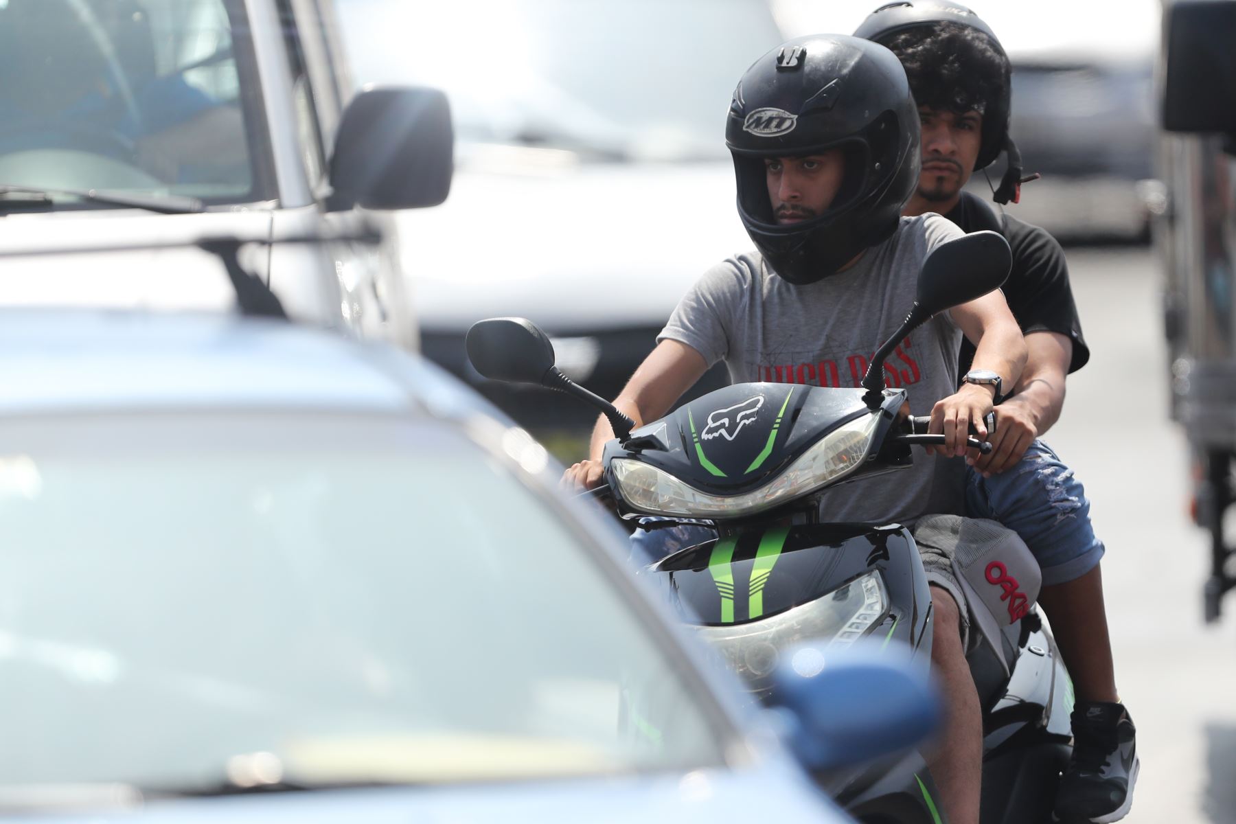 Comas aprueba proyecto para restringir pasajeros en motocicletas lineales