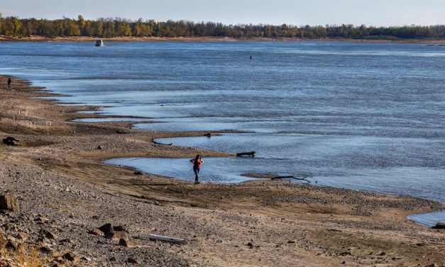 Grave sequía del río Misisipi amenaza economía agrícola y comercio en EE.UU.