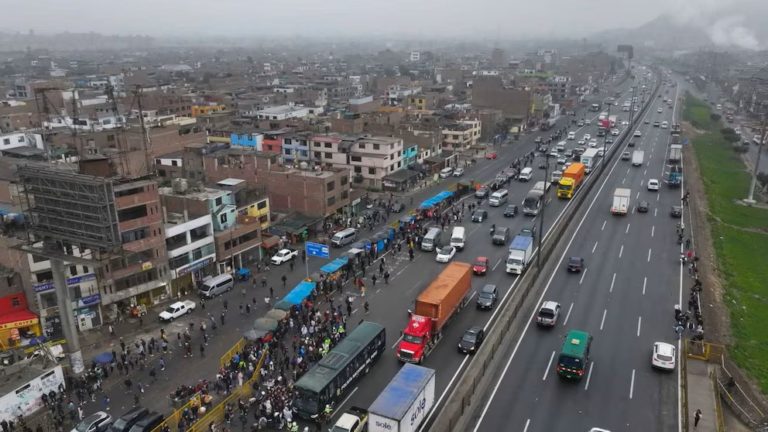 Gremios de transporte anuncian paro nacional para el 12 de noviembre