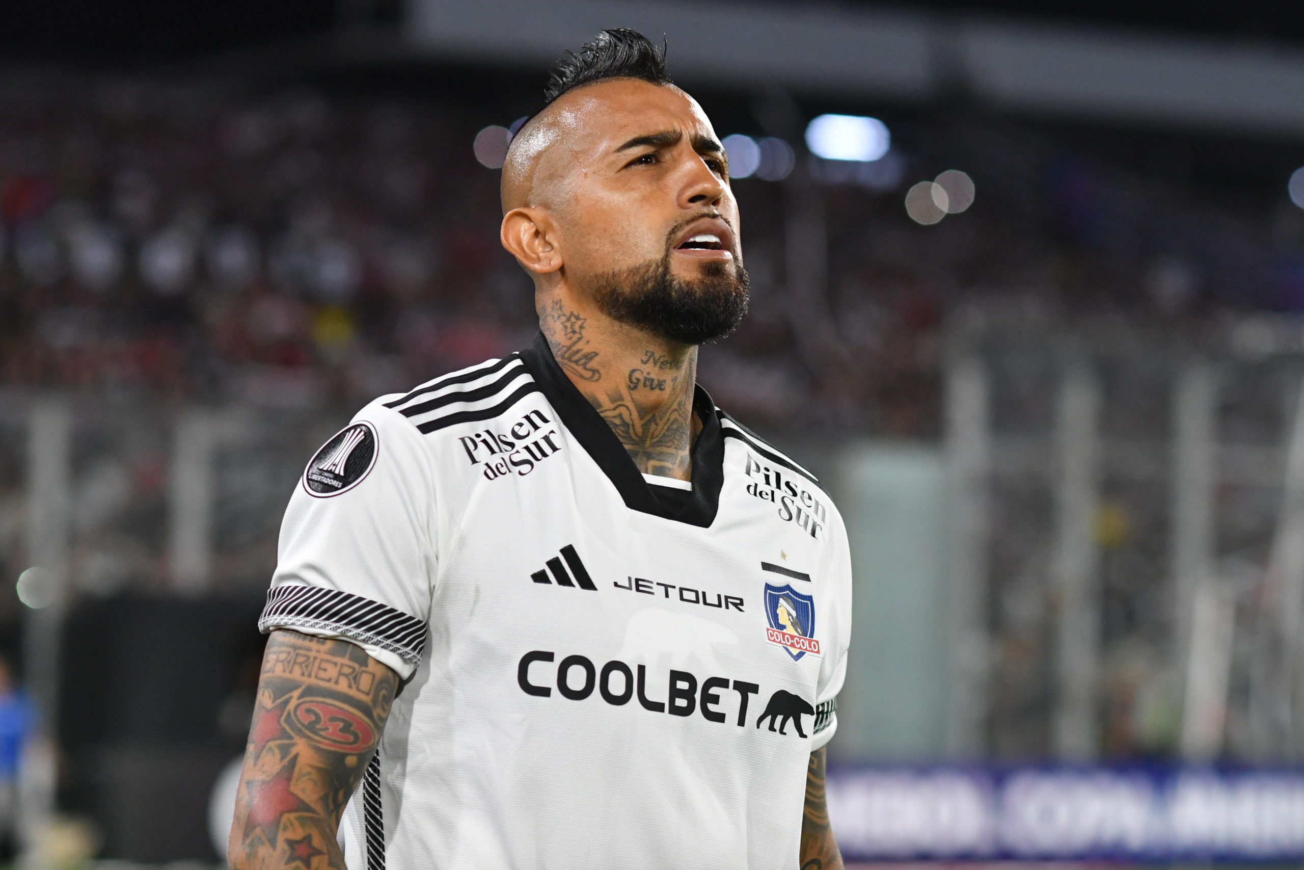 Arturo Vidal explota y responde a históricos de Chile