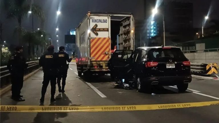 Camioneta atropella a trabajadores en San Borja