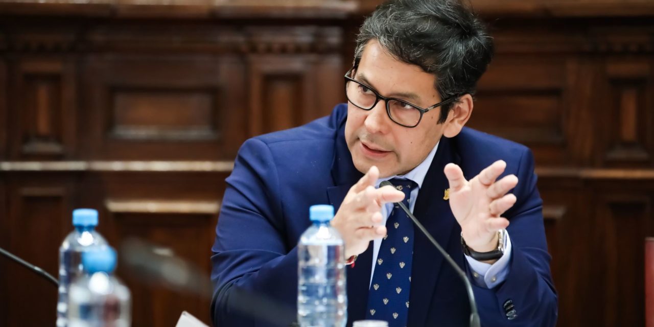 Ministro Demartini asistió a la citación de la Comisión de Fiscalización del Congreso