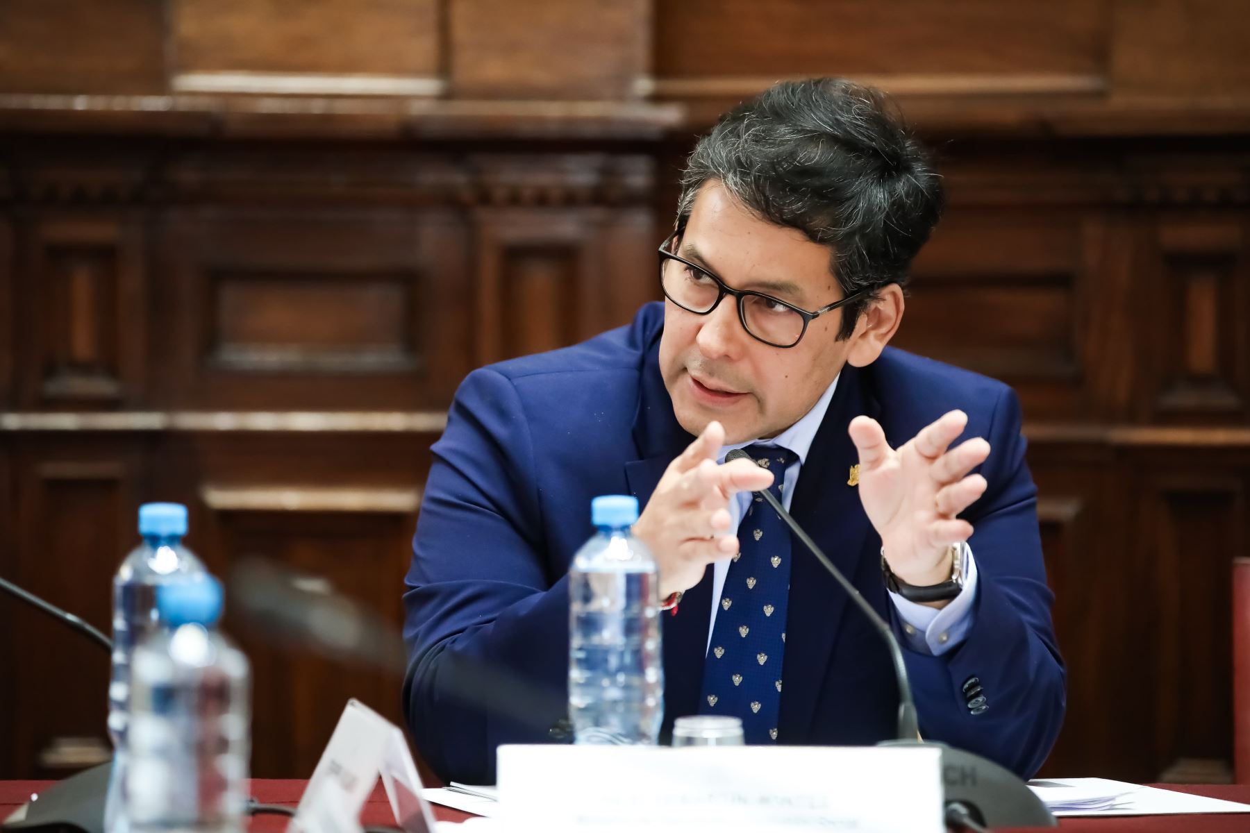 Ministro Demartini asistió a la citación de la Comisión de Fiscalización del Congreso