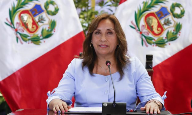 Presidenta saluda a periodistas por su día, solo a los que “trasladan noticias positivas”