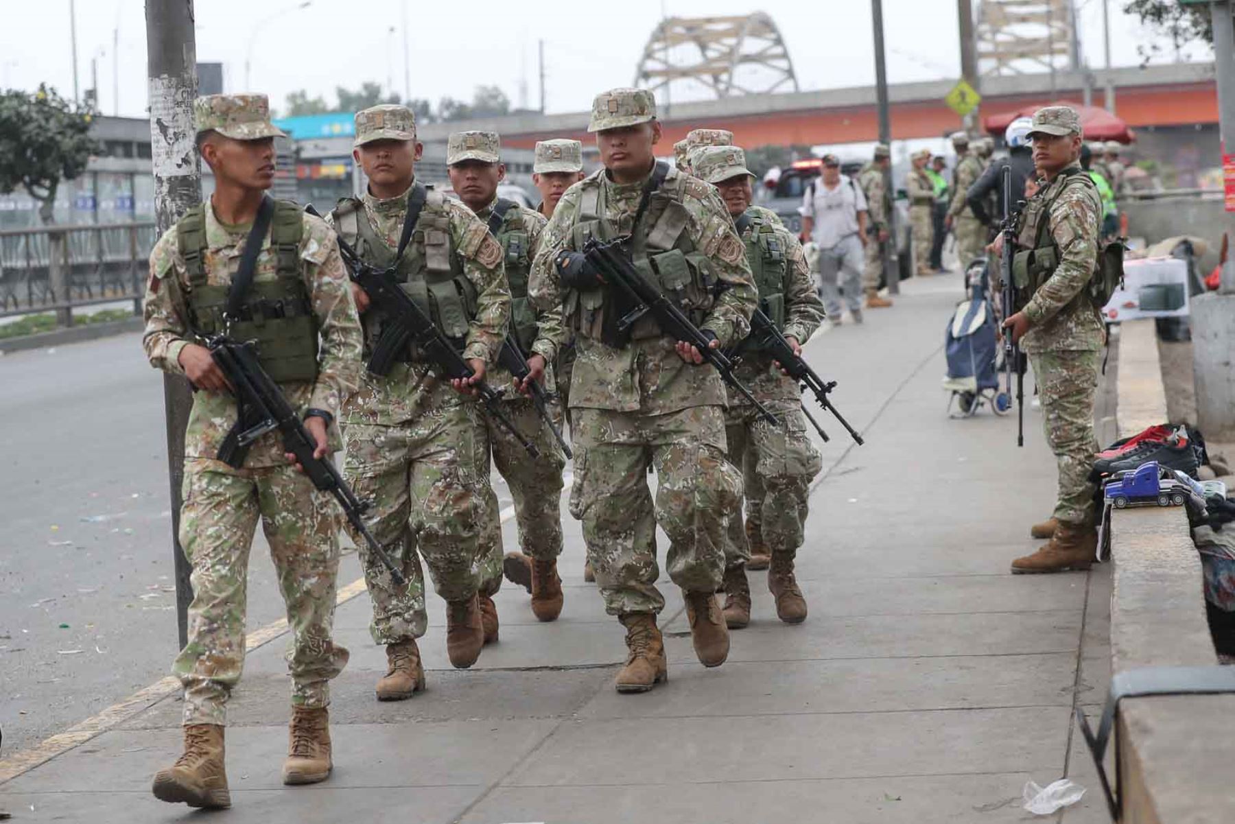 Efectivos de las Fuerzas Armadas se despliegan en Lima y Callao para salvaguardar el orden