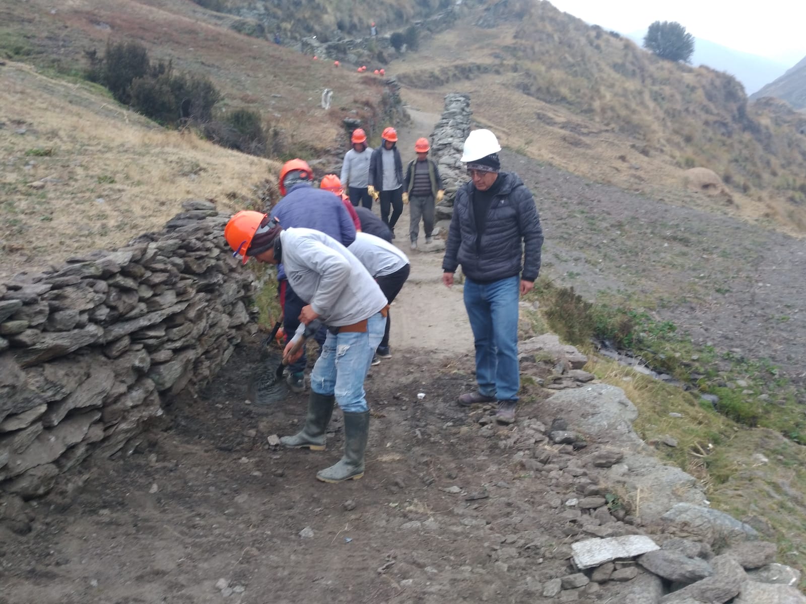 Más de 38 mil habitantes de 10 distritos de Huánuco se benefician con mantenimiento de vías, gracias a Foncodes