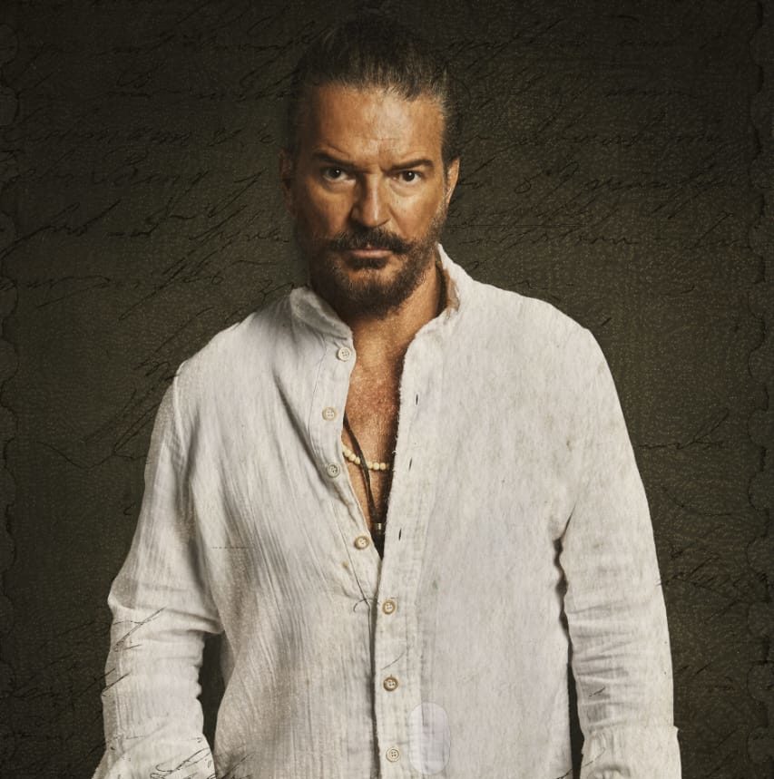 Ricardo Arjona vuelve a sus raíces con su nuevo álbum «Seco»