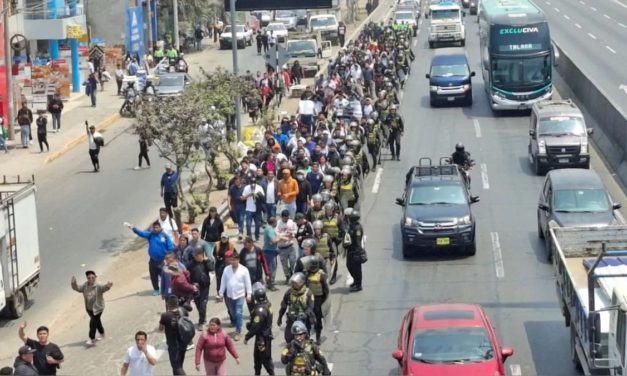 Dirigente de transportistas advierte que paro se extendería de manera indefinida