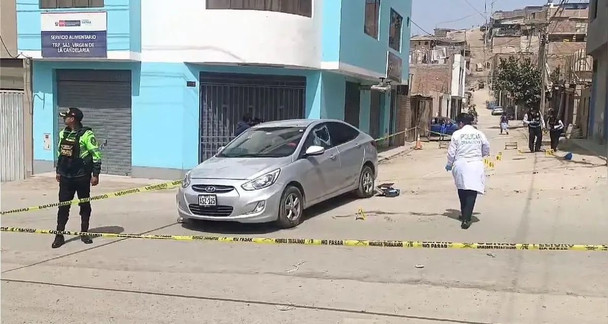 Sicarios asesinan de 16 balazos a hombre dentro de su auto