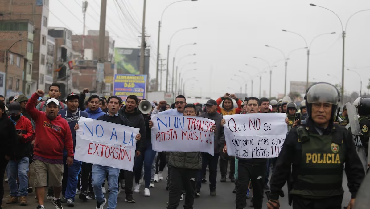 Taxistas, colectiveros y mototaxistas anuncian paro nacional el 10 de octubre