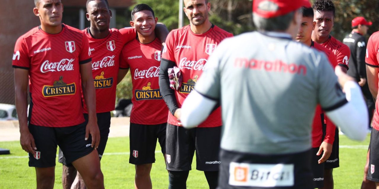 Flores y Valera comandarían la delantera peruana ante Uruguay