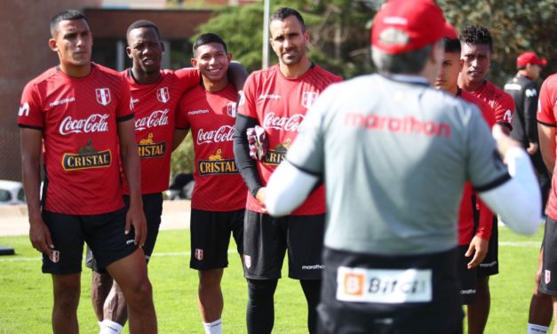 Flores y Valera comandarían la delantera peruana ante Uruguay