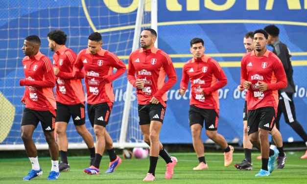 Selección peruana viaja hoy para enfrentar a Brasil este martes