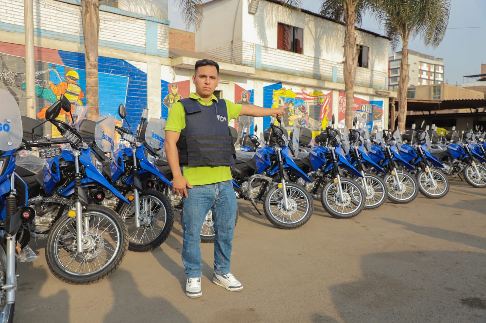 En la Base de Serenazgo Zavaleta en Vitarte el alcalde Franco Vidal, supervisó la llegada de una nueva flota de 35 motos lineales cero kilómetros para el Serenazgo