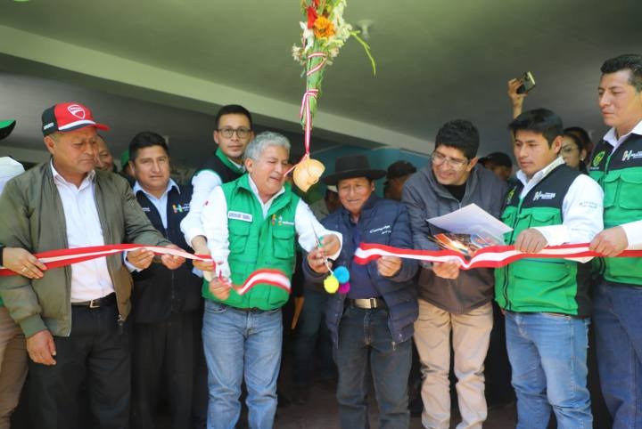 En un esfuerzo por potenciar el desarrollo ganadero y lechero en Huánuco, el gobernador Antonio Pulgar inauguró una moderna planta generadora de nitrógeno líquido en Dos de Mayo.