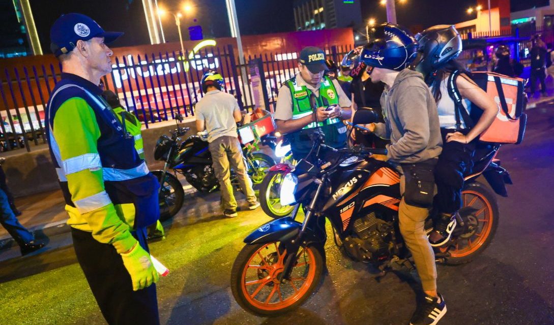 La alcaldesa de San Isidro, Nancy Vizurraga, se mostró de acuerdo con restringir la circulación de motocicletas con dos pasajeros a bordo, como una medida para combatir la inseguridad ciudadana.