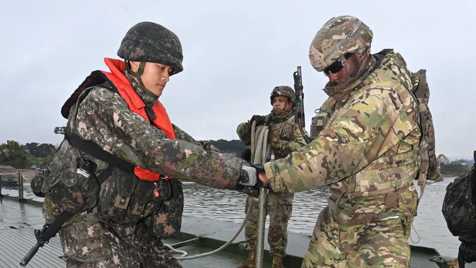 Corea del Sur evalúa enviar armas a Ucrania