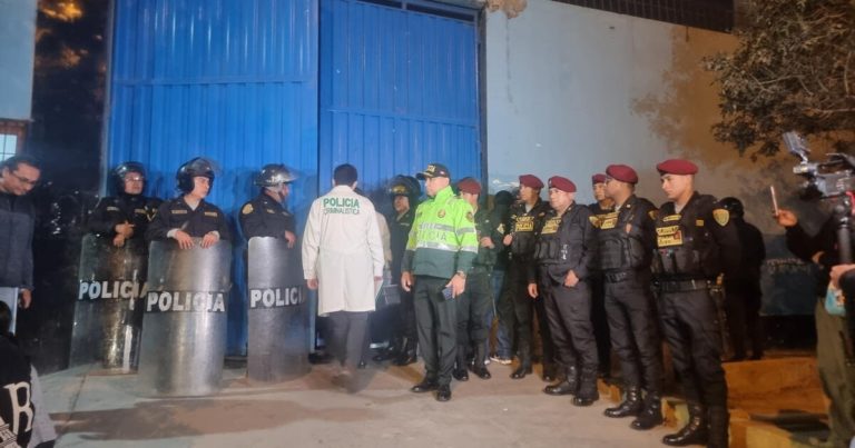 Ate: Sicario mató a docente escolar en la puerta de un colegio