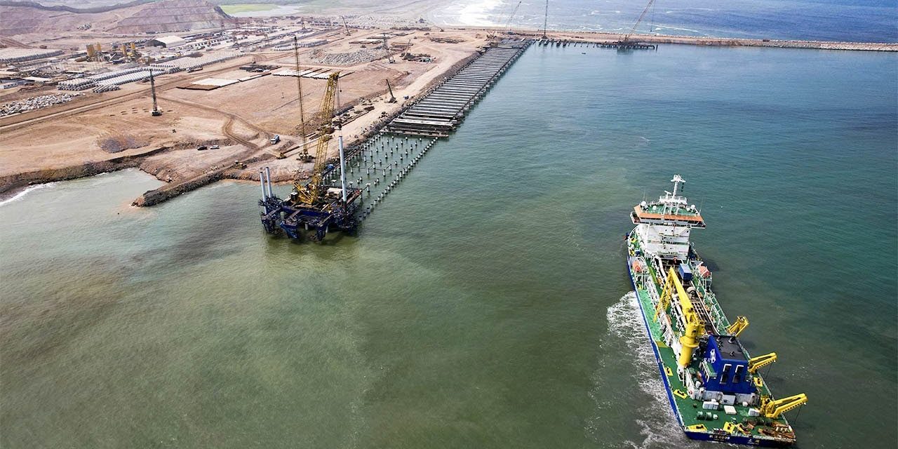 Barcos chinos siguen extrayendo recursos del mar peruano