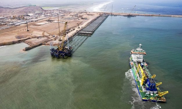 Barcos chinos siguen extrayendo recursos del mar peruano