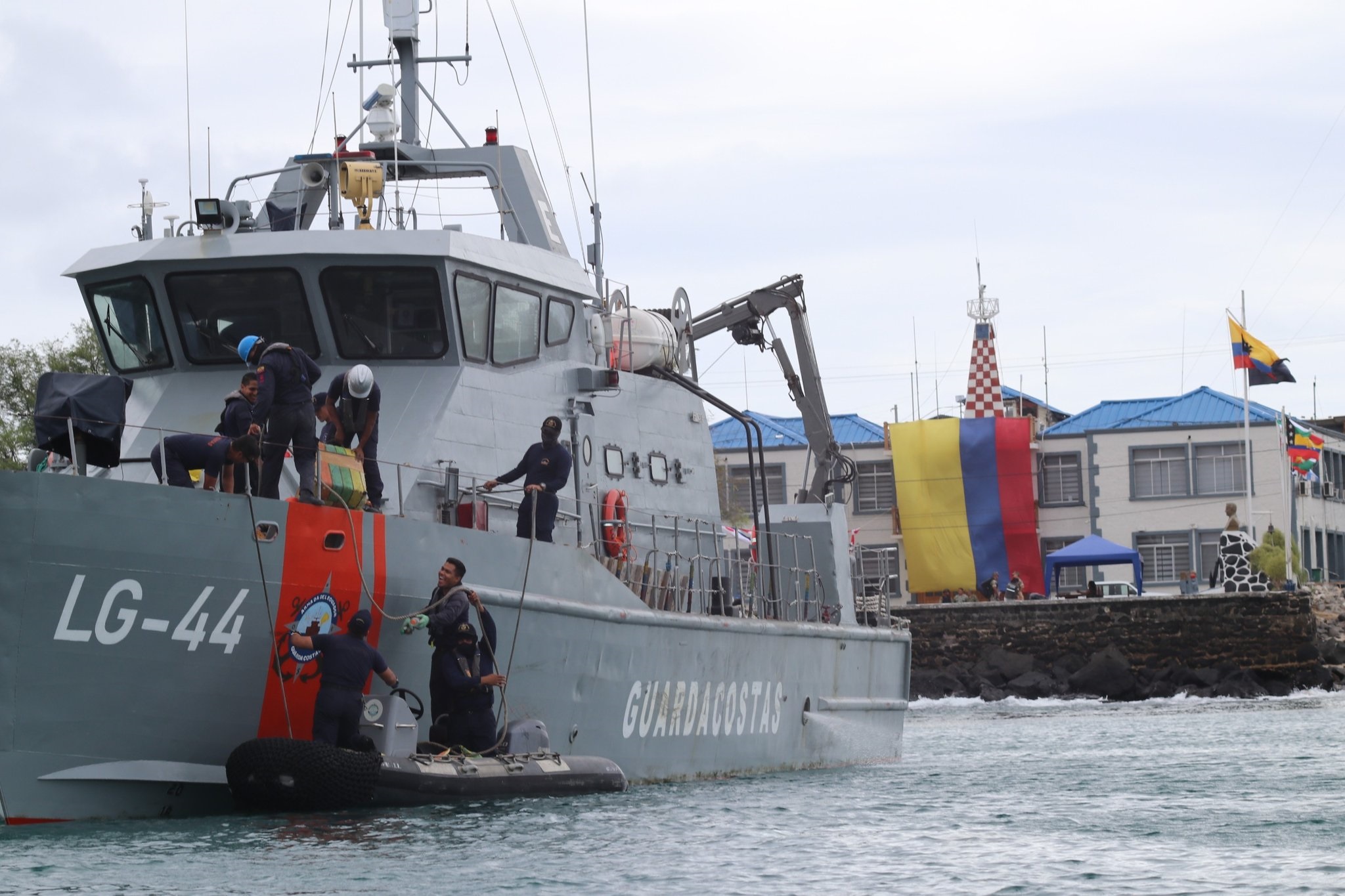 Guardacostas captura  a barco ecuatoriano