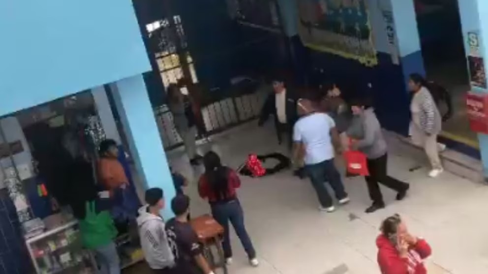 Sicario asesina de  8 tiros a profesor  dentro de colegio