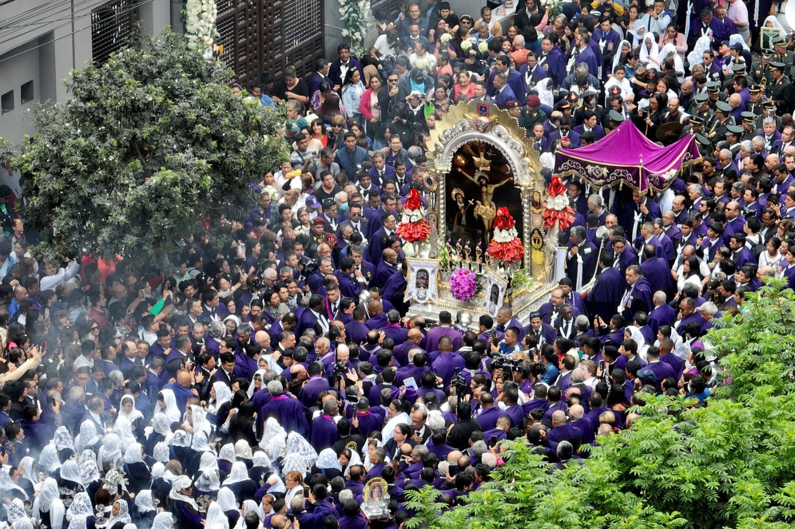 Señor de los Milagros: cuarto recorrido procesional en Lima