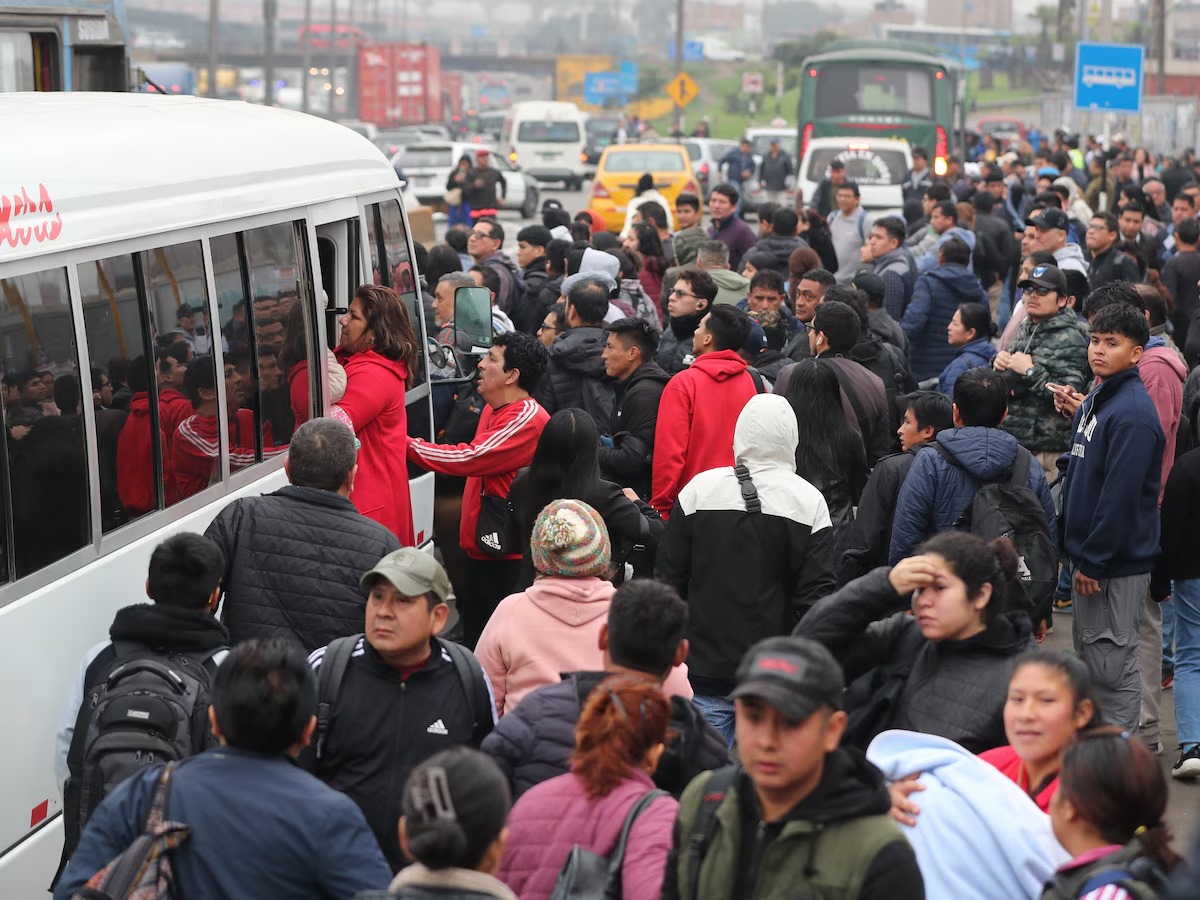 Transportistas suspenden temporalmente paro tras romper diálogo con el Congreso