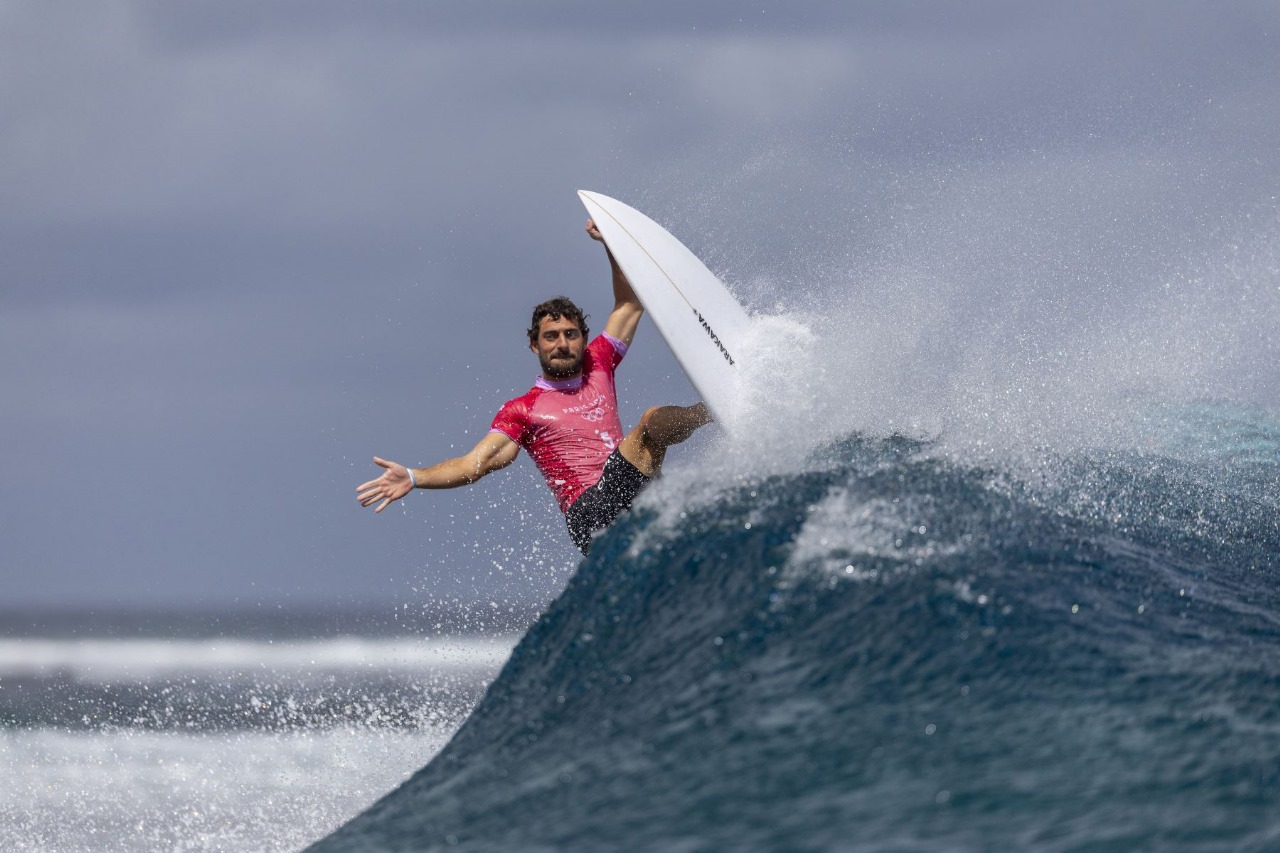 Alonso Correa vuelve a las olas en los Juegos Panamericanos de Surf 2024