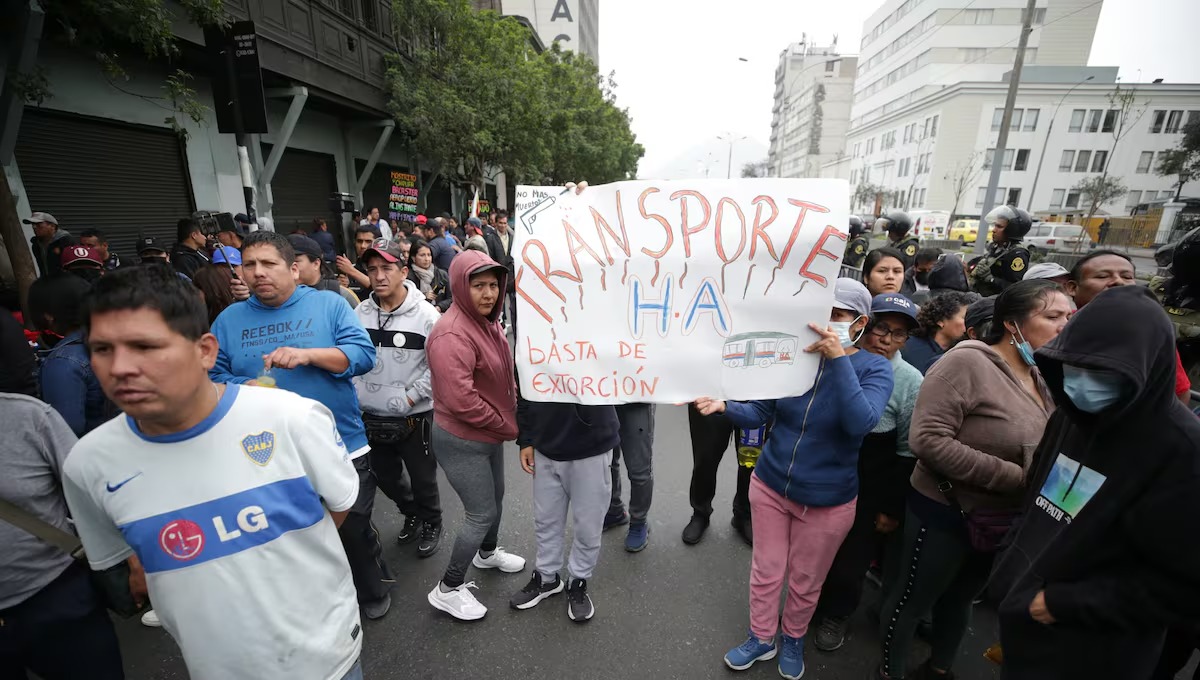 Paro de transportistas genera caos y tensión en Lima