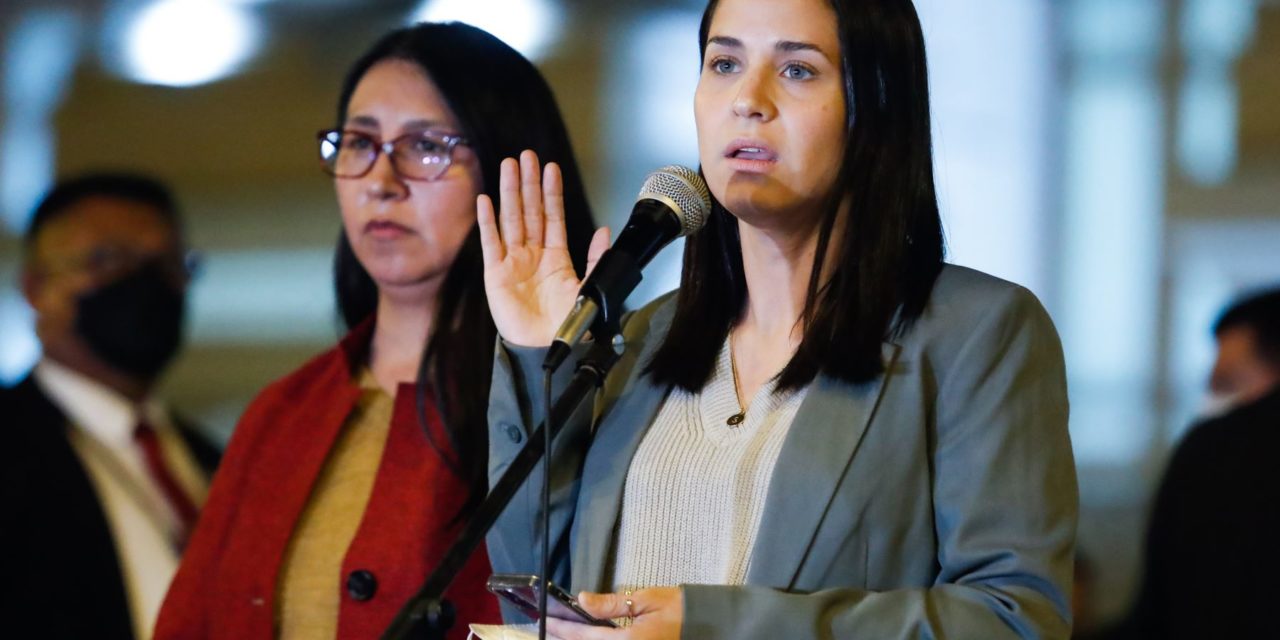 Sigrid Bazán arremete contra el Congreso