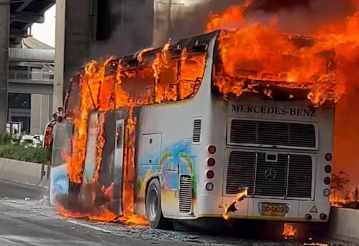 Tailandia: Autobús escolar se incendió con 44 pasajeros a bordo