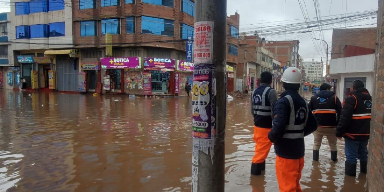 Lluvias torrenciales desatan el caos en Juliaca: calles, mercados y colegios afectados