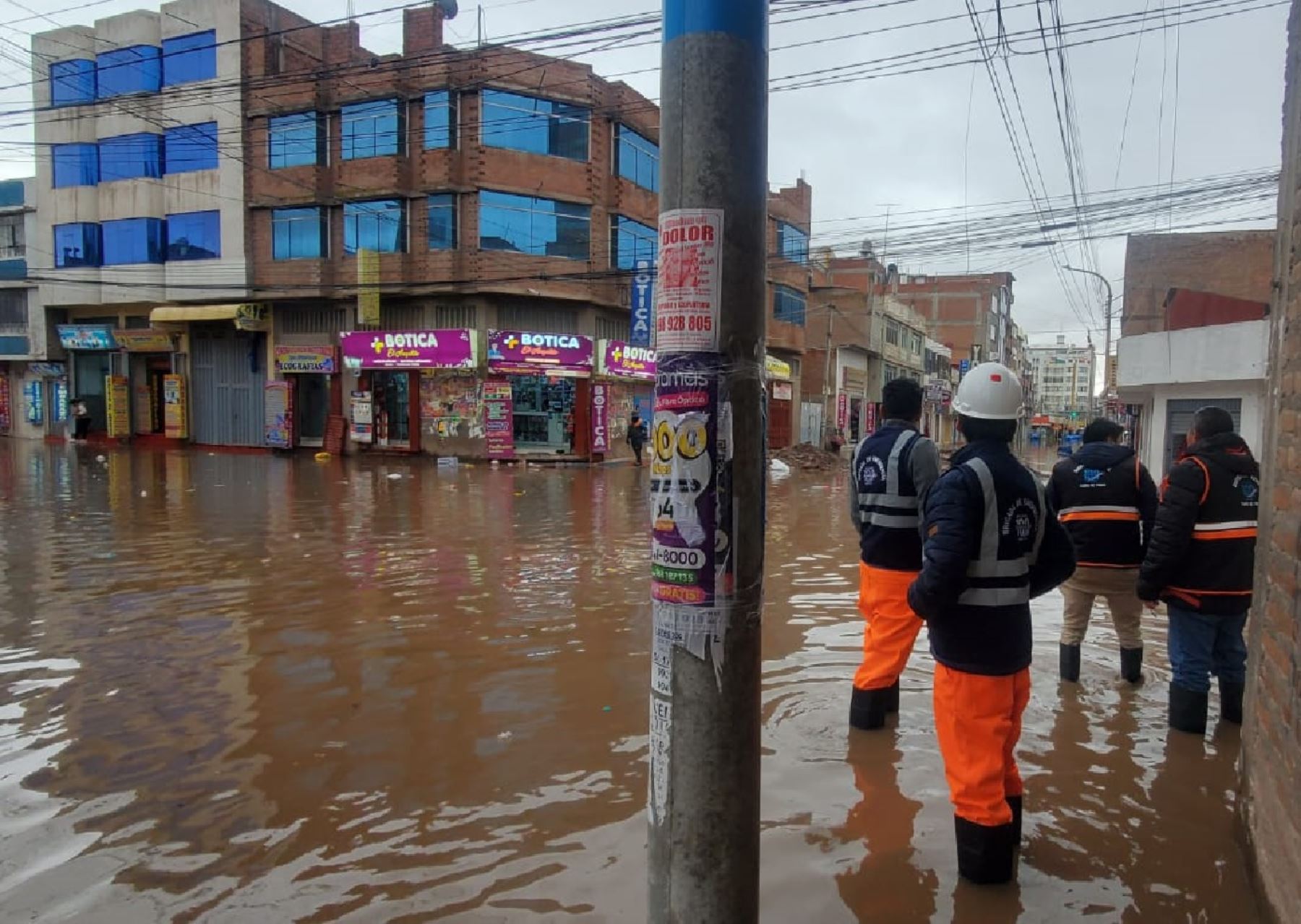 Lluvias torrenciales desatan el caos en Juliaca: calles, mercados y colegios afectados