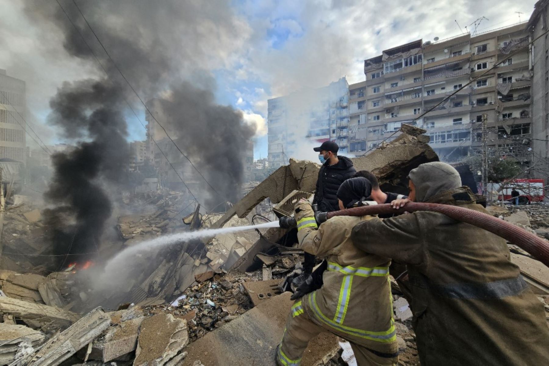 Hamás celebra tregua en Líbano y busca un alto el fuego en Gaza