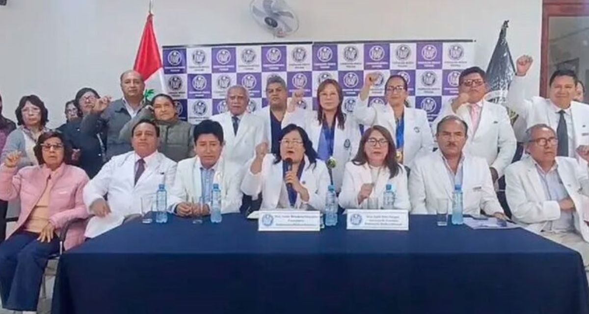 Médicos de EsSalud, Minsa e INPE anuncian huelga indefinida