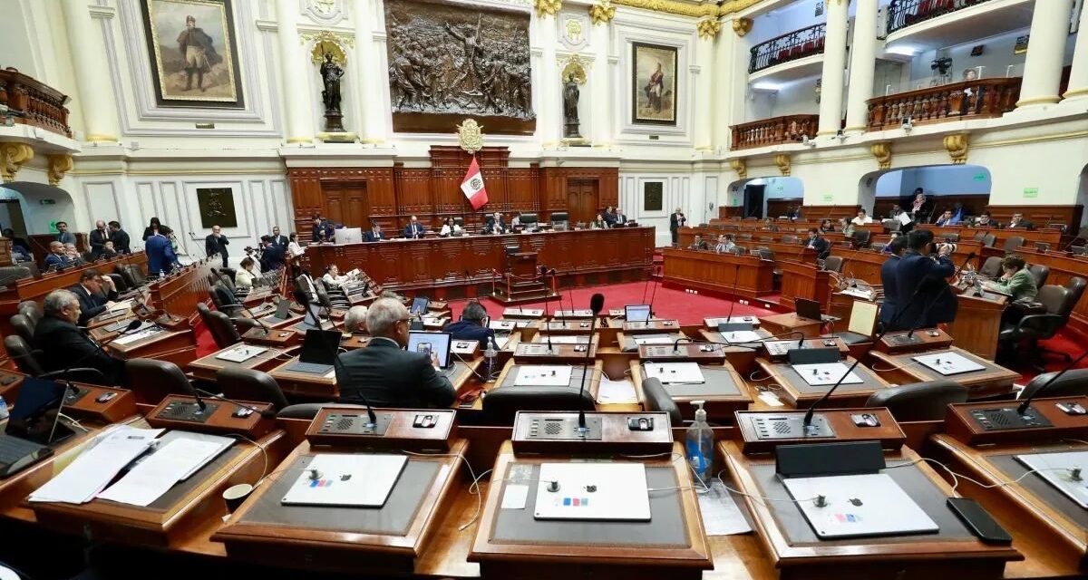 Aprueban ley que impide a sentenciados por delitos graves postular a elecciones el 2026