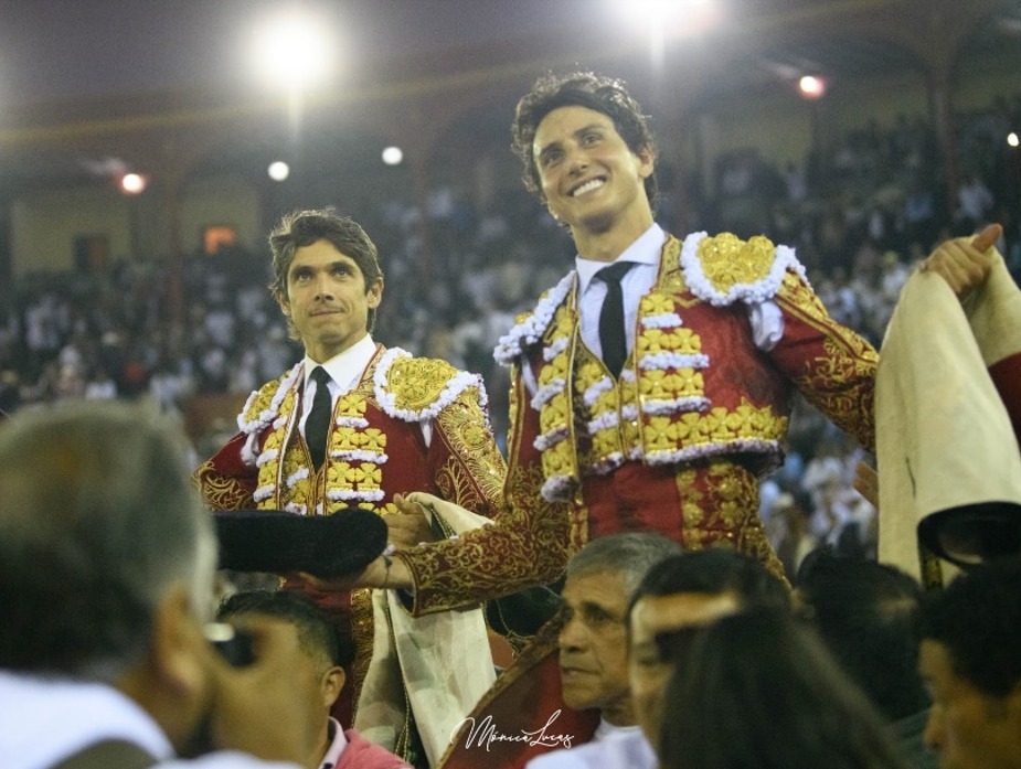 Cerrojazo en Acho con Sebastián Castella y Roca Rey a hombros