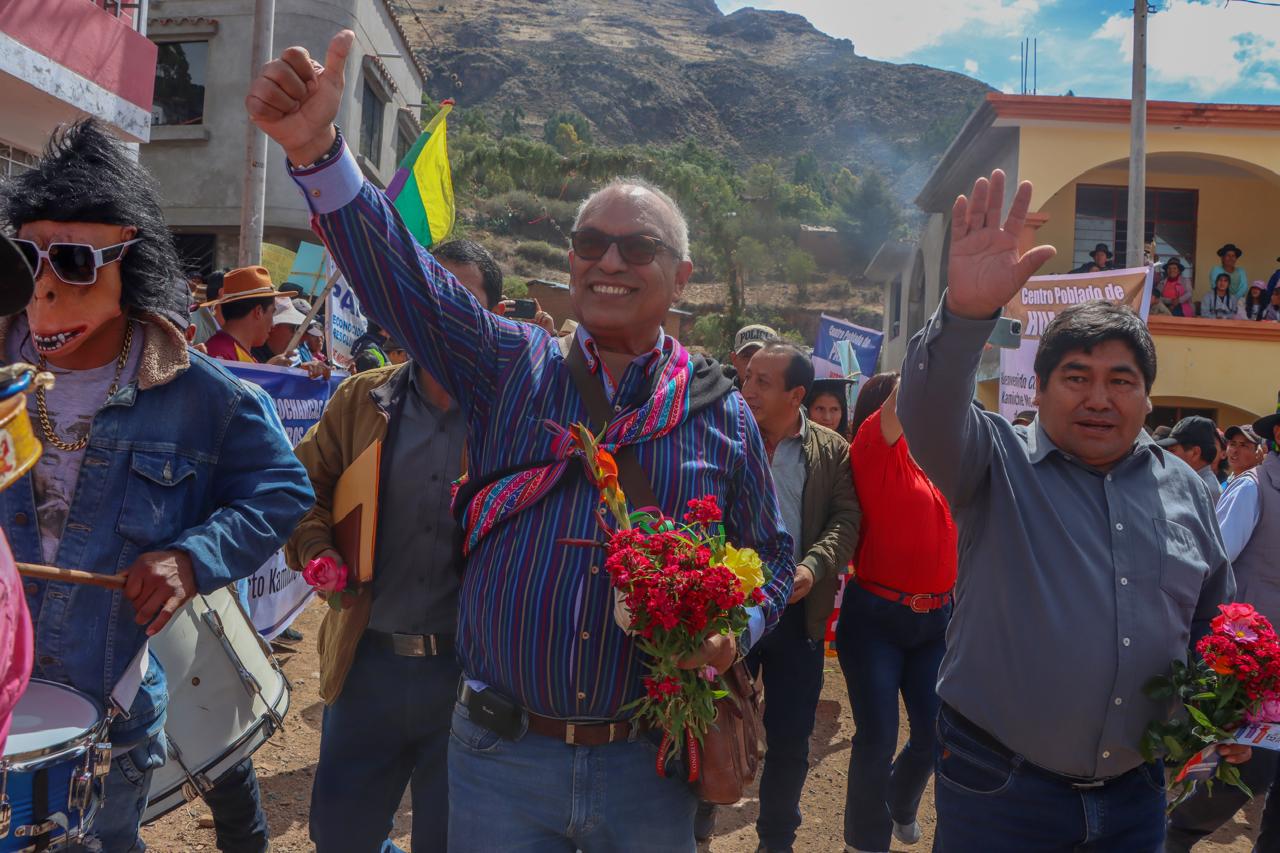 Congresista Kamiche haría realidad construcción de carretera que unirá Ayacucho y Apurimac