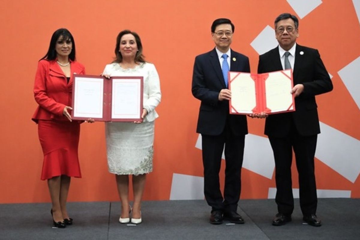 Perú y Hong Kong firman Tratado de Libre Comercio