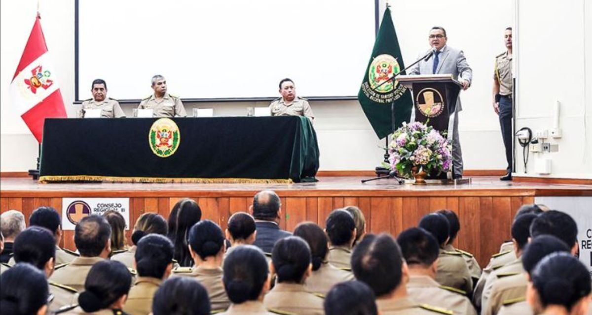 Santiváñez destaca compromiso con la modernización del salud policial