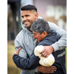 Raúl Fernández se reencontró con trabajadores de Universitario. (Foto: Universitario)