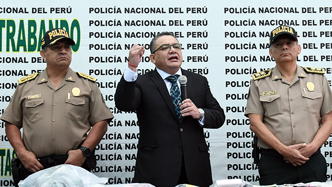 Ministro Santiváñez sobre armas incautadas vendidas a criminales: “Hay malos efectivos en la Policía”